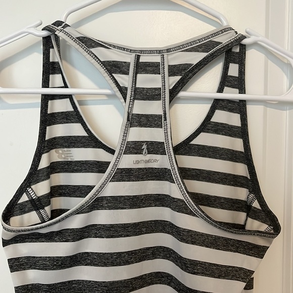 New Balance Racer back Athletic Tank - Picture 4 of 4